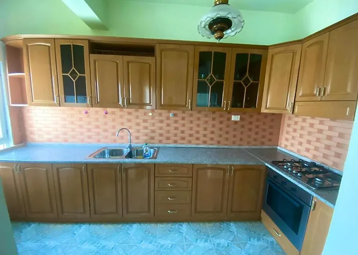 Apartament Rebi 2 *